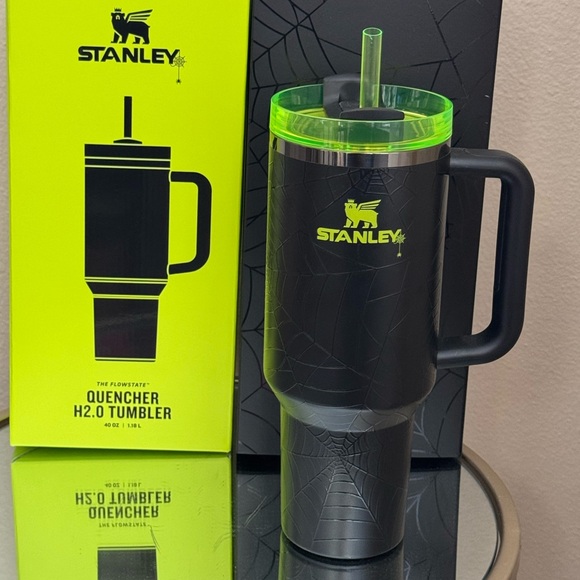 Stanley Halloween Black Glow in the Dark Web Quencher H2.0 Flowstate Tumbler - Picture 1 of 9